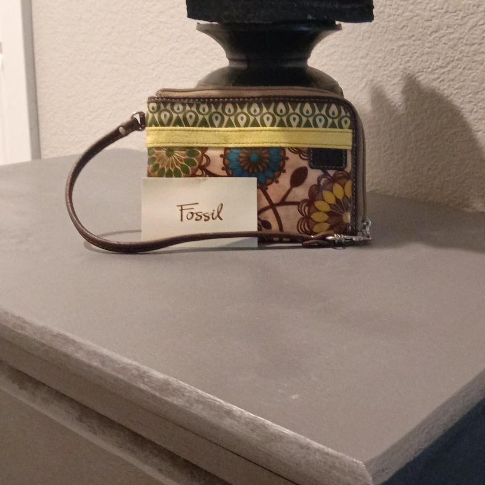 Vintage Fossil "Key-Per" Floral Wristlet Wallet